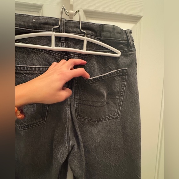 WOMENS AE BLACK WASHED BAGGY MOM JEANS SIZE 2 SHORT - Picture 9 of 16